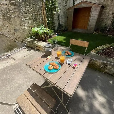 L'escale Niortaise - Centre-ville - 10mn Gare - Wifi - Netflix نيورْ