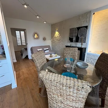 L'escale Niortaise - Centre-ville - 10mn Gare - Wifi - Netflix نيورْ