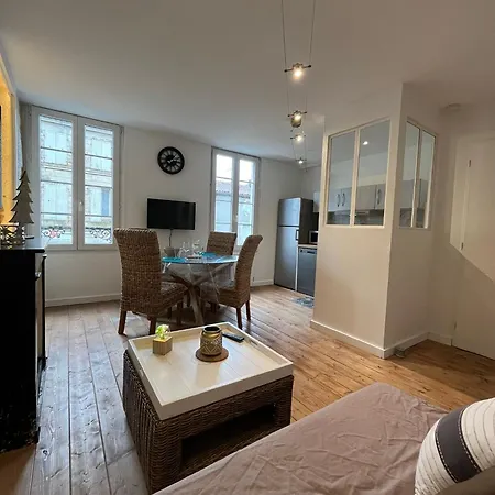 شقة L'escale Niortaise - Centre-ville - 10mn Gare - Wifi - Netflix
