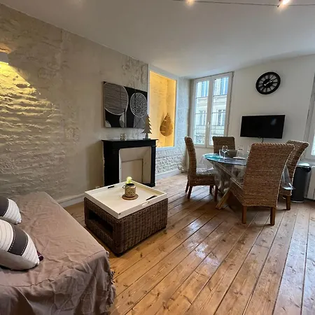 شقة L'escale Niortaise - Centre-ville - 10mn Gare - Wifi - Netflix *