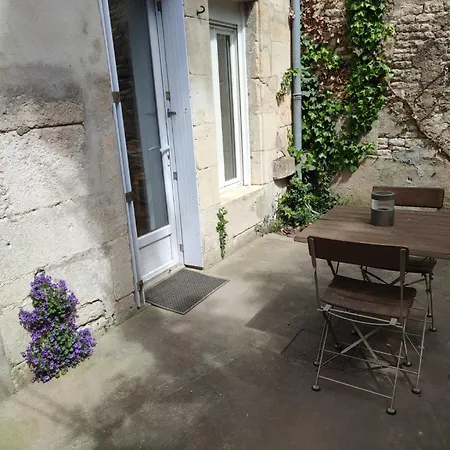 L'escale Niortaise - Centre-ville - 10mn Gare - Wifi - Netflix * ニオール