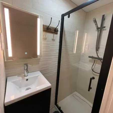 L'escale Niortaise - Centre-ville - 10mn Gare - Wifi - Netflix نيورْ