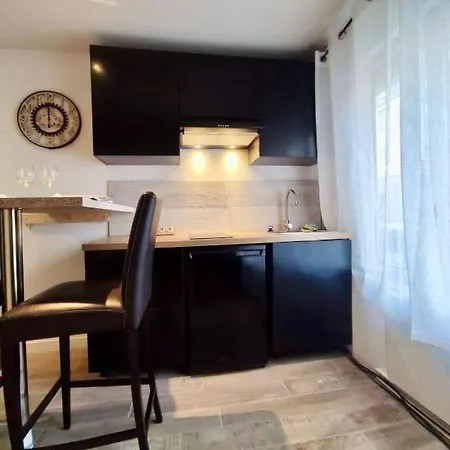 L'escale Niortaise - Centre-ville - 10mn Gare - Wifi - Netflix Apartment