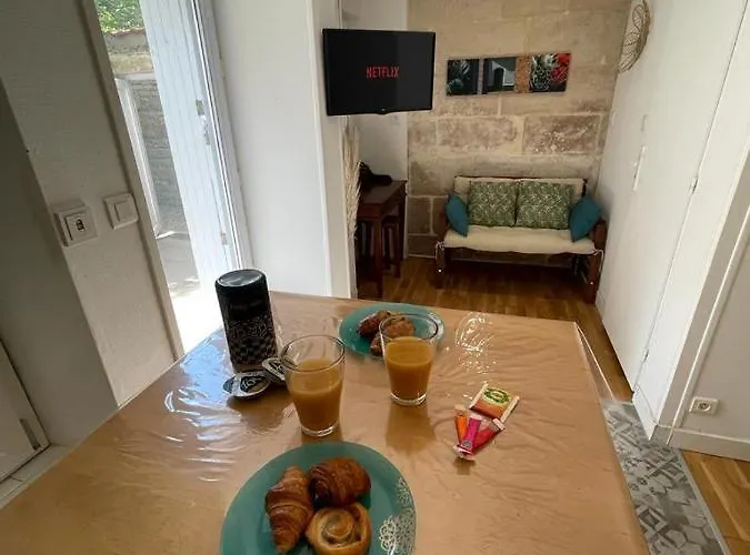 L'escale Niortaise - Centre-ville - 10mn Gare - Wifi - Netflix Apartment
